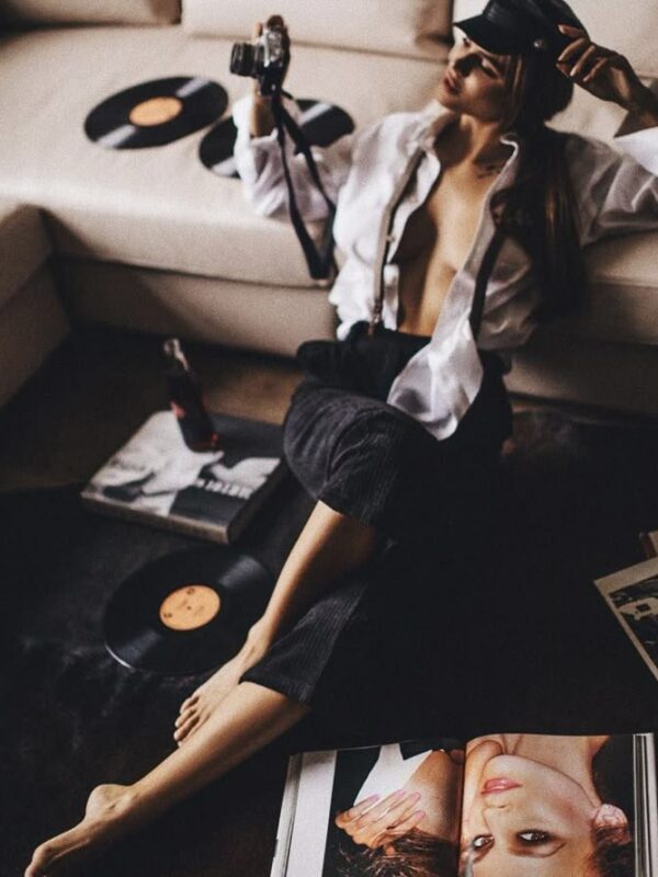 poses for bold photography shoots
