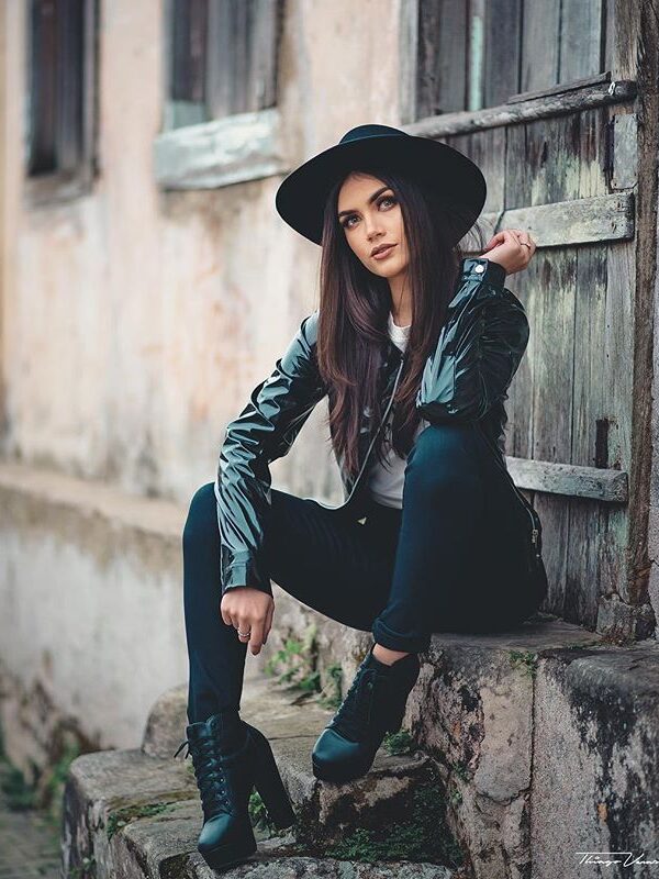 How to Pose Clients for Stunning Portraits
