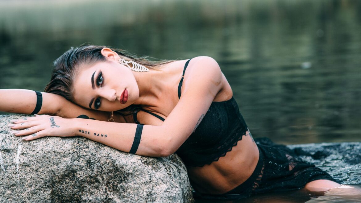 Top Poses for Stunning Boudoir Photography