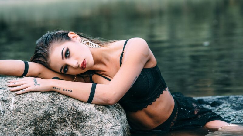 Top Poses for Stunning Boudoir Photography