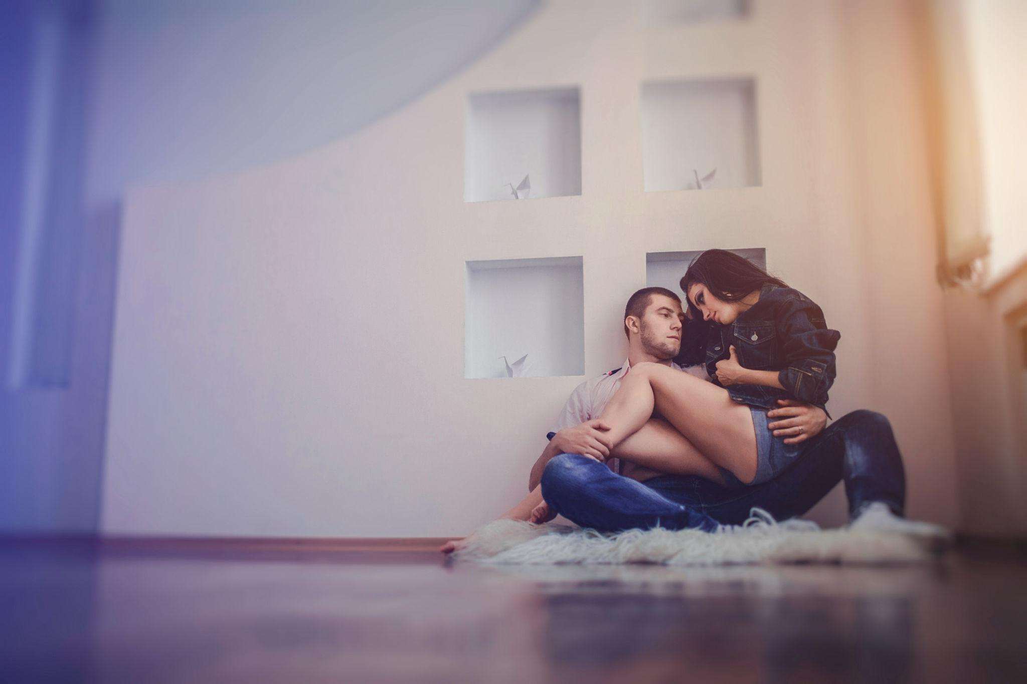 Romantic Close-Up Poses - Couple Poses for Photoshoot