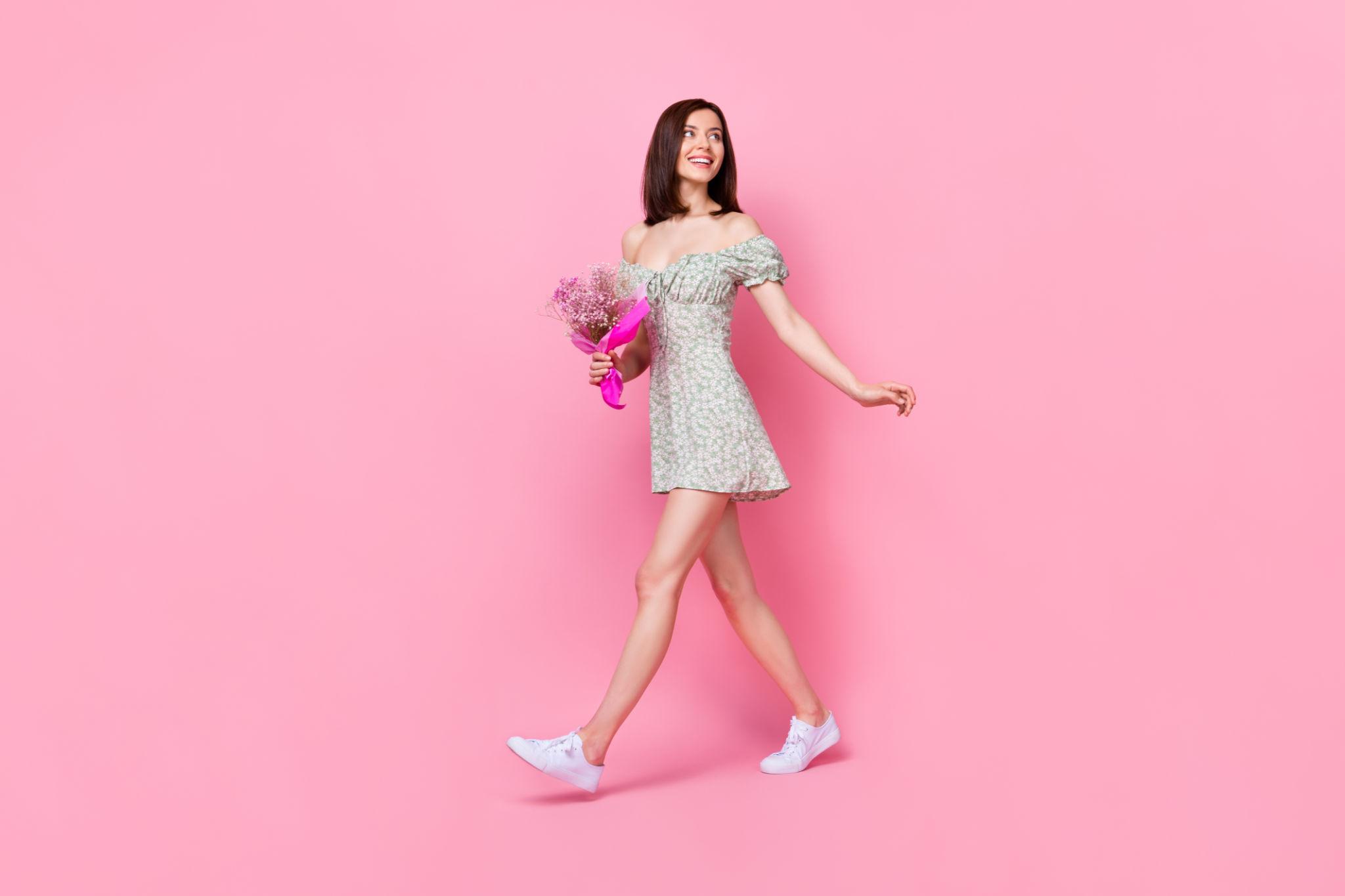 Add Movement to Your Pose - Body Language Tips for Women
