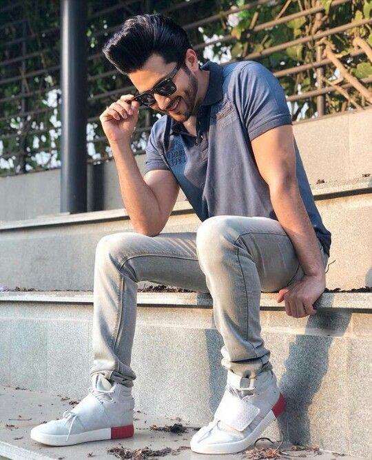 Cross-Leg Pose - Instagram poses for boys