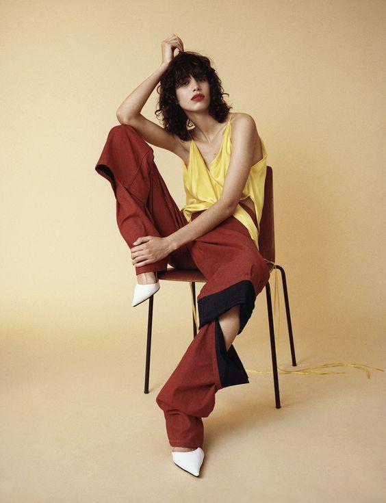 Editorial Sitting Pose - Best Fashion Photography Poses - The Candid Shoot