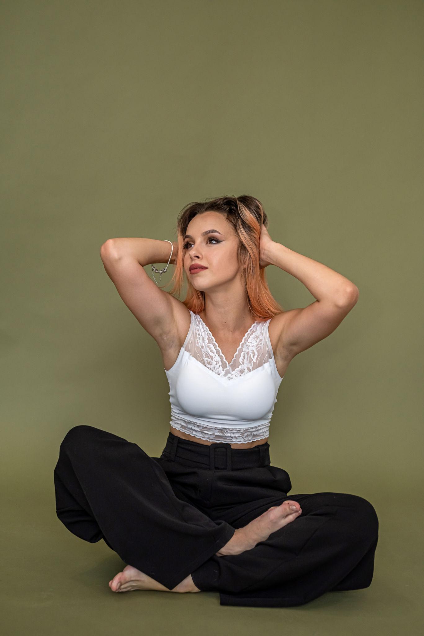 Hand on Waist Pose - Best Fashion Photography Poses - The Candid Shoot