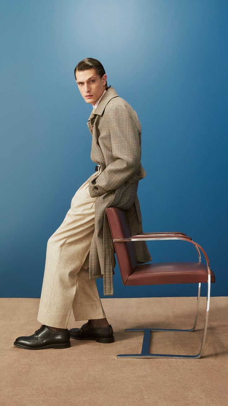 Leaning Pose - Best Fashion Photography Poses - The Candid Shoot