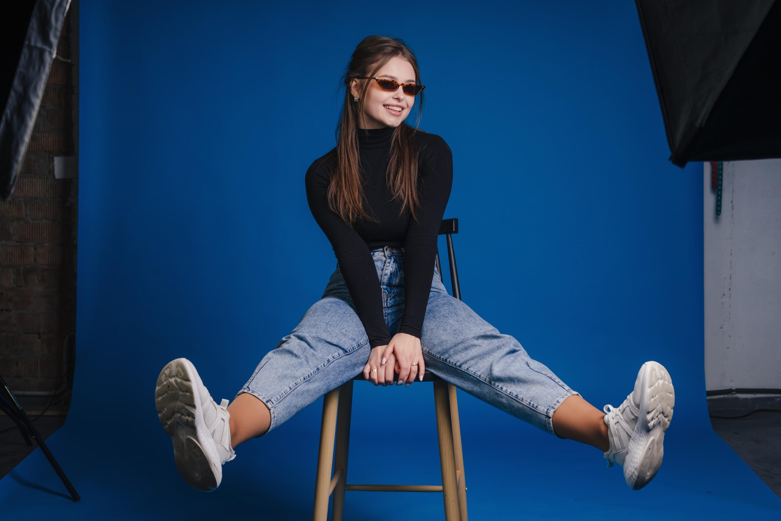Leaning Pose - Best Fashion Photography Poses - The Candid Shoot