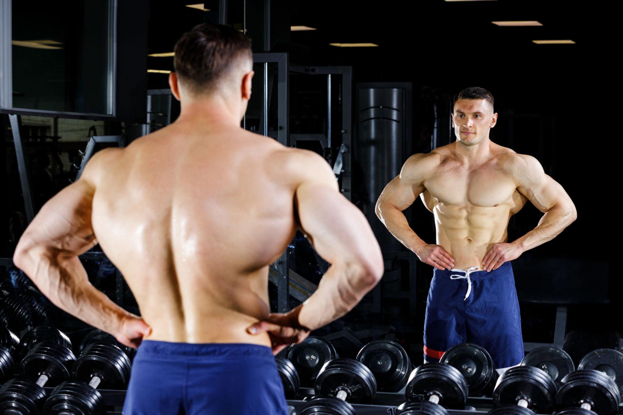 Mirror Selfie Pose - best gym photography poses