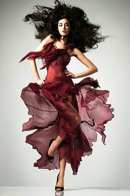 Over-the-Shoulder Pose - Best Fashion Photography Poses - The Candid Shoot