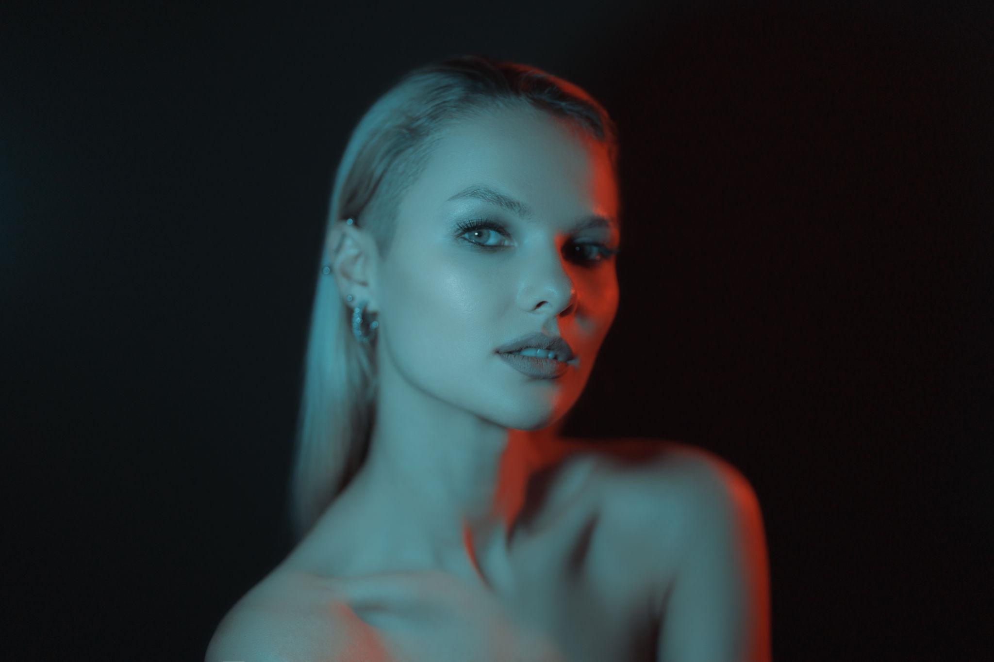 Screen Light Portraits - Best Creative Lighting Ideas for Home