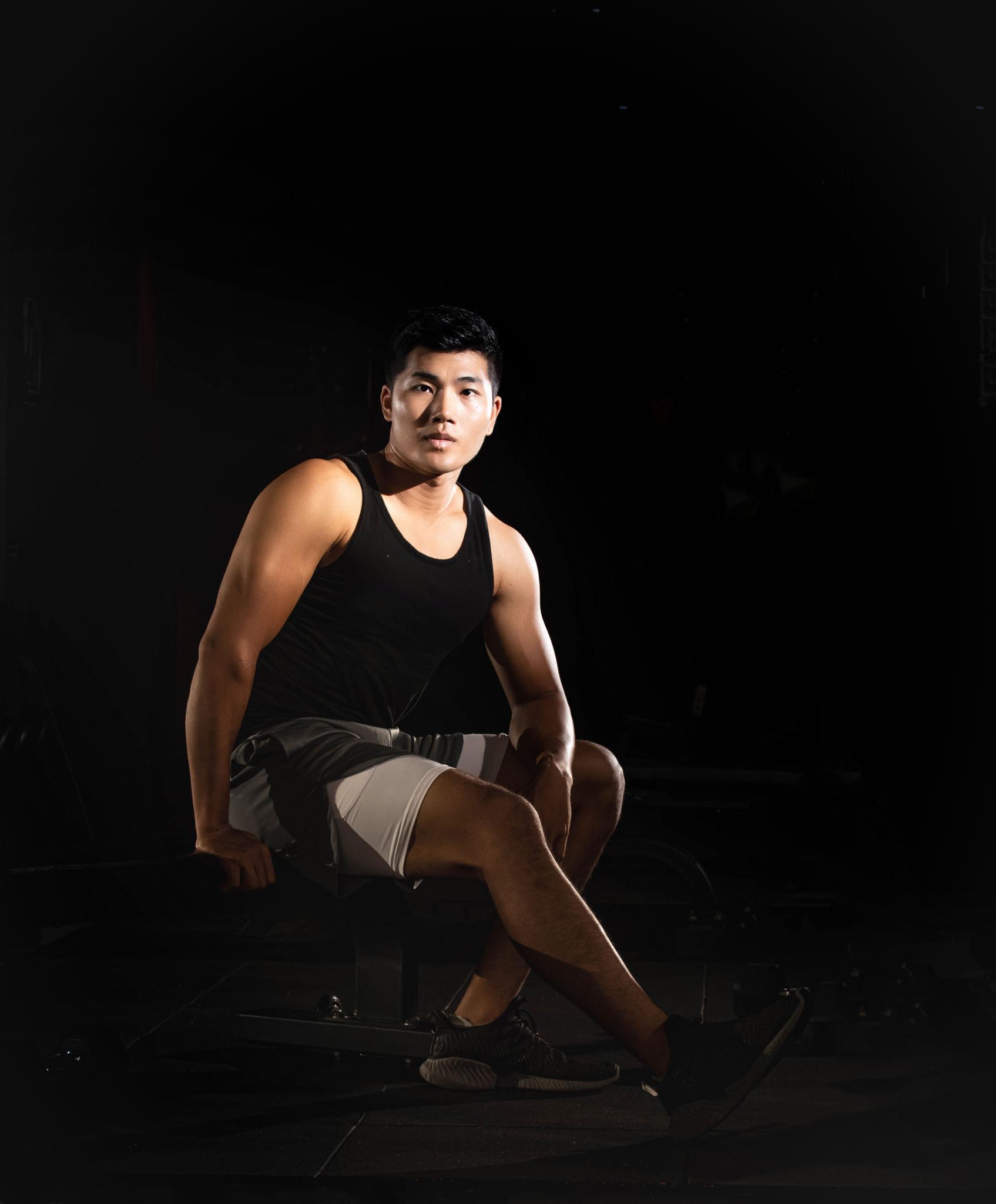 Sitting Gym Pose - best gym photography poses