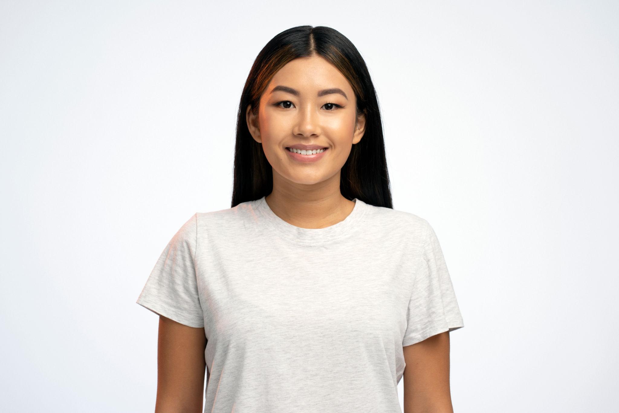 Use Natural Smiles - Body Language Tips for Women