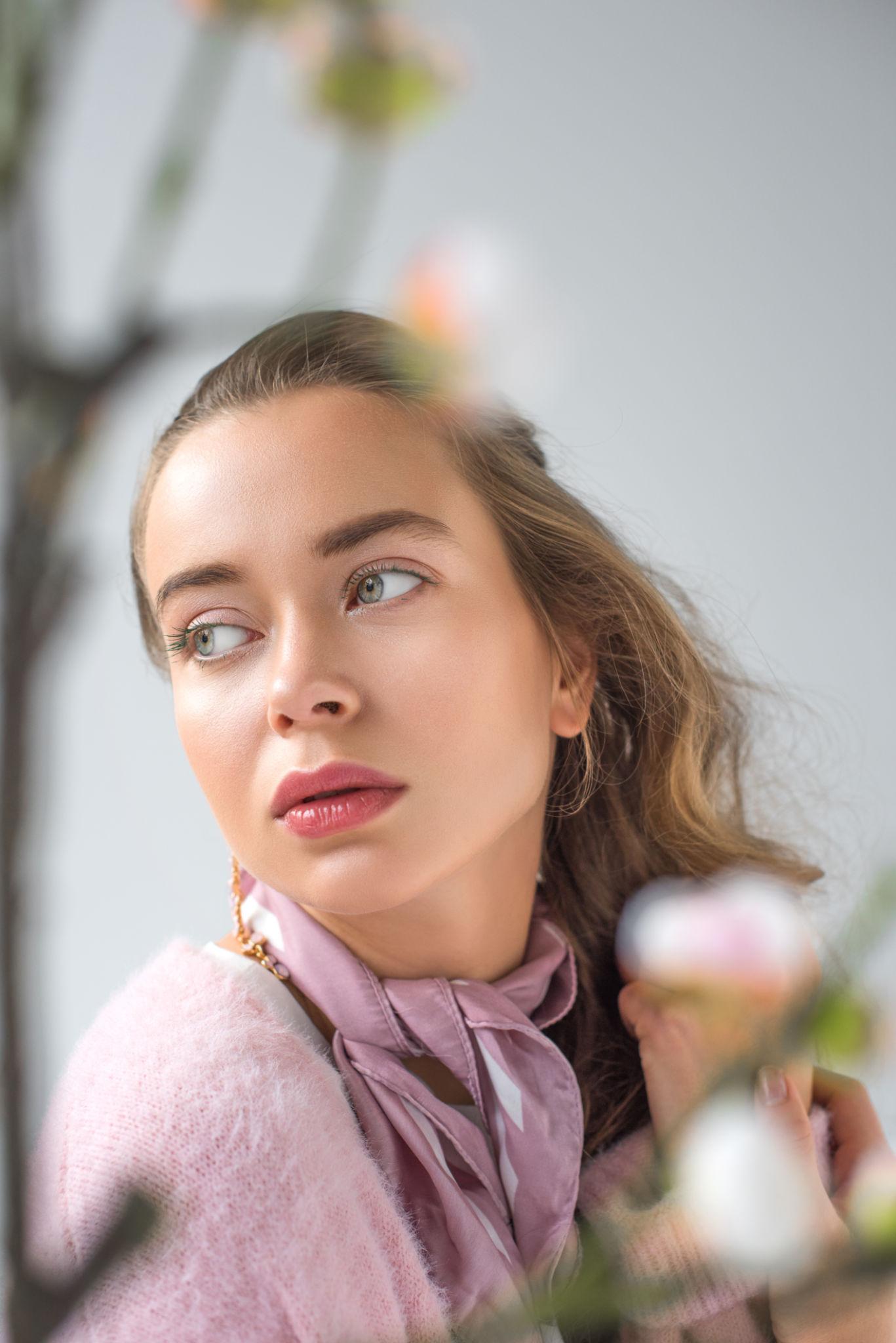 Use Soft Eye Expressions - Body Language Tips for Women