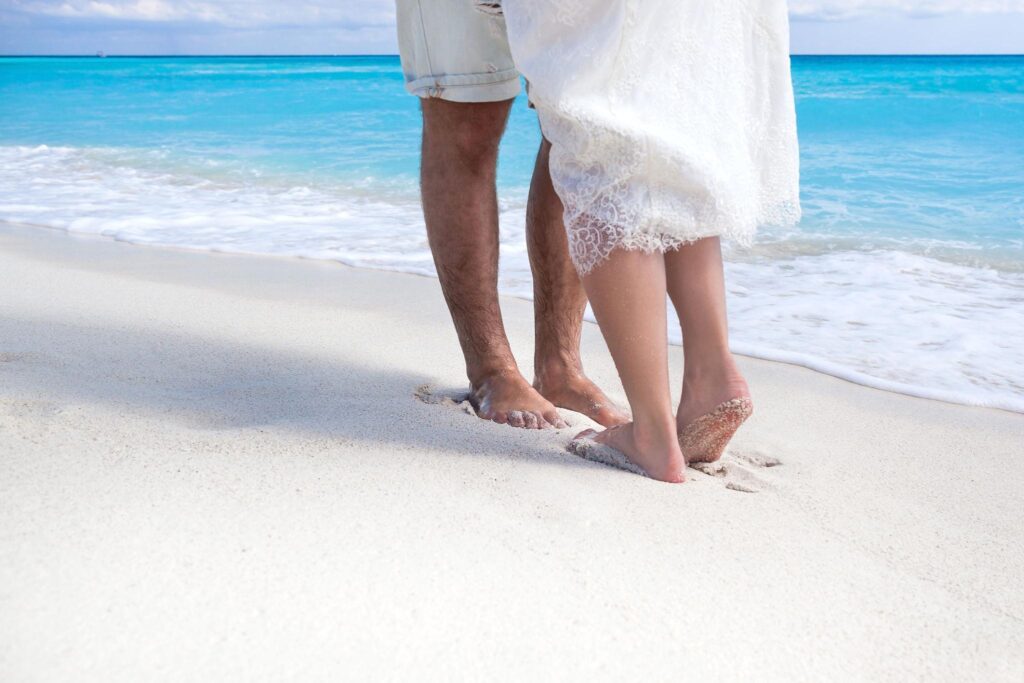 Beach Couple Poses