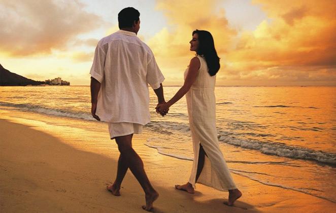 Beach Couple Poses