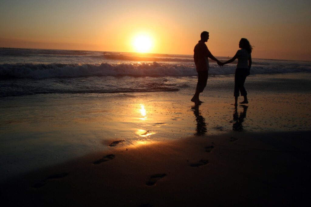 Beach Couple Poses