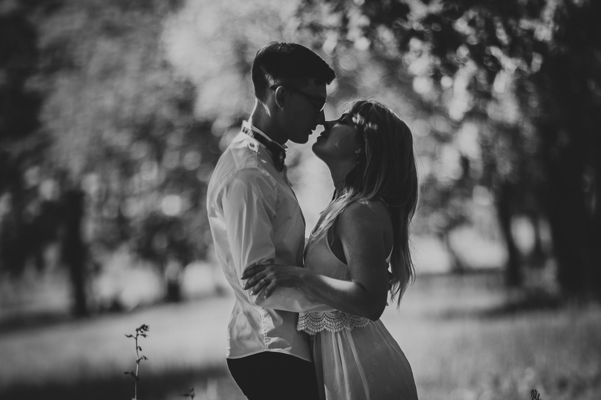 Black and white pre wedding portrait - pre wedding photoshoot ideas