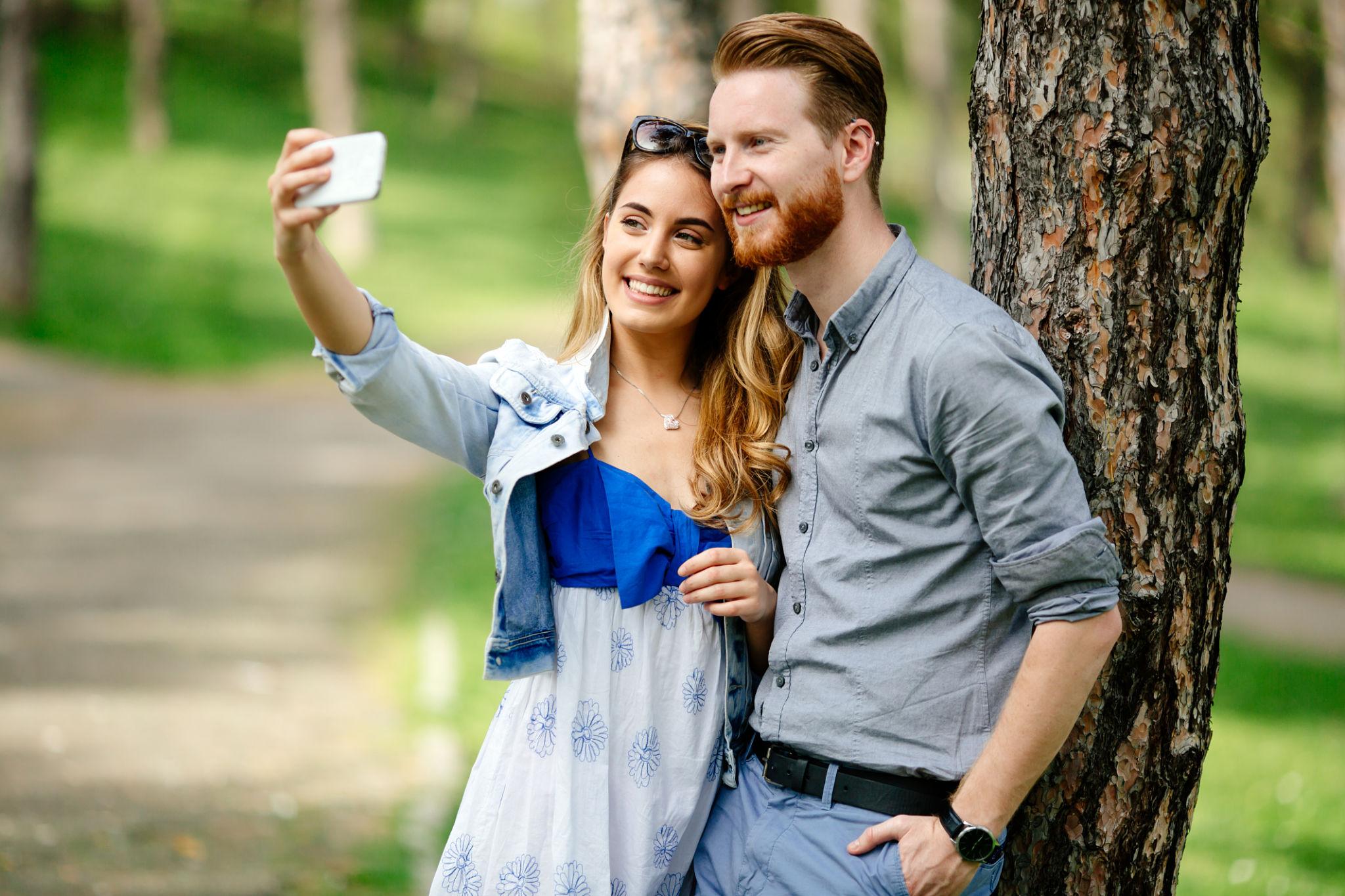 Cute couple selfie poses - Couple Selfie Poses