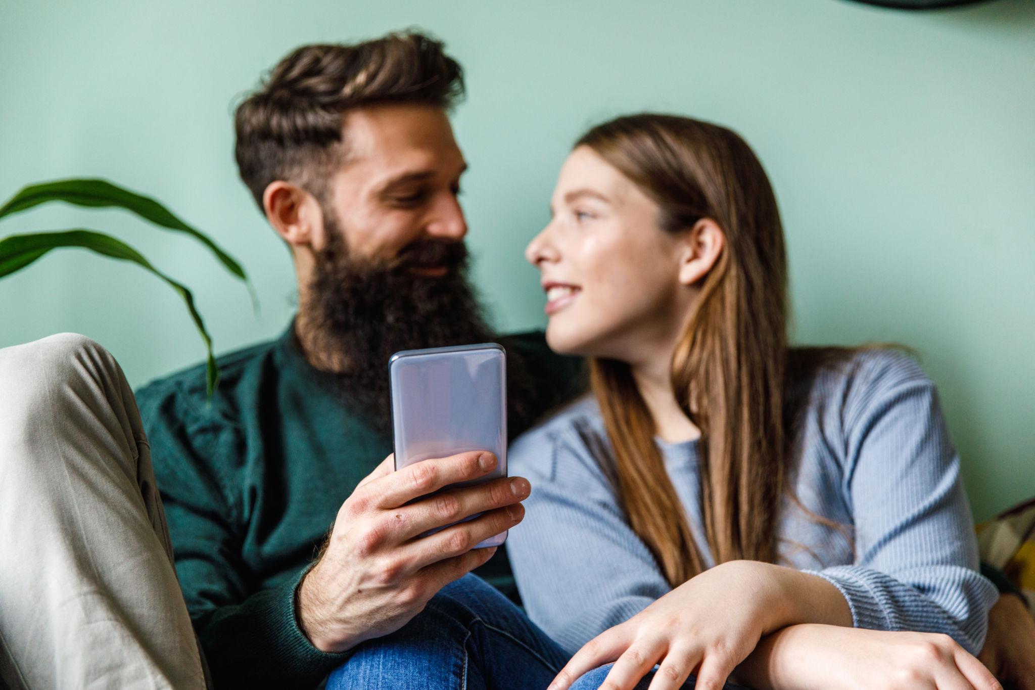Cute couple selfie poses - Couple Selfie Poses