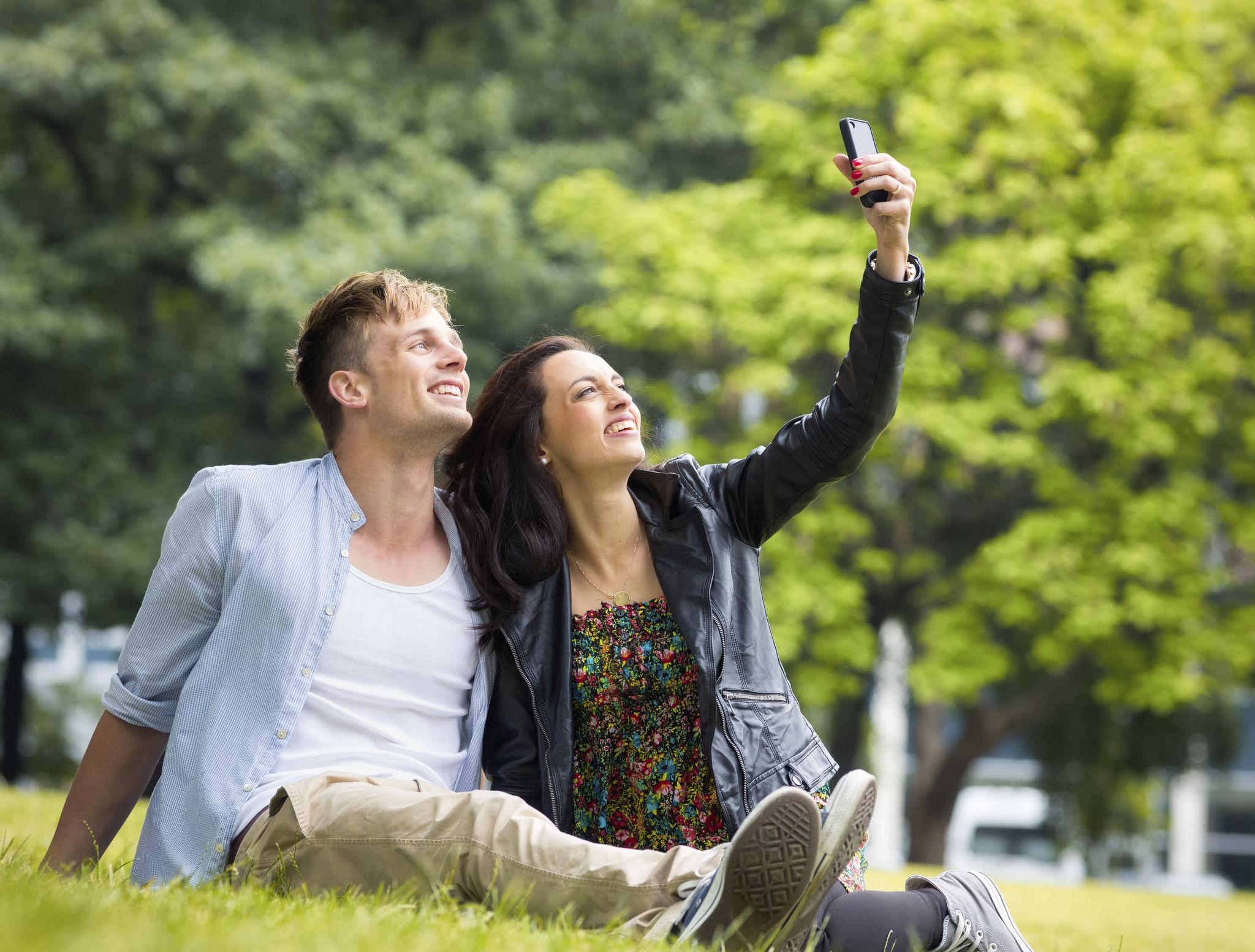 Instagram couple selfie inspiration - Couple Selfie Poses