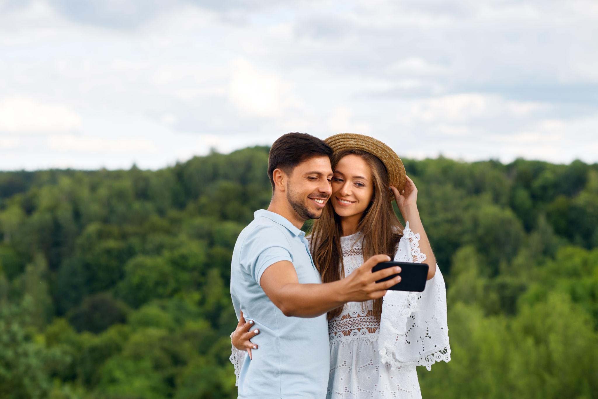 Instagram couple selfie inspiration - Couple Selfie Poses