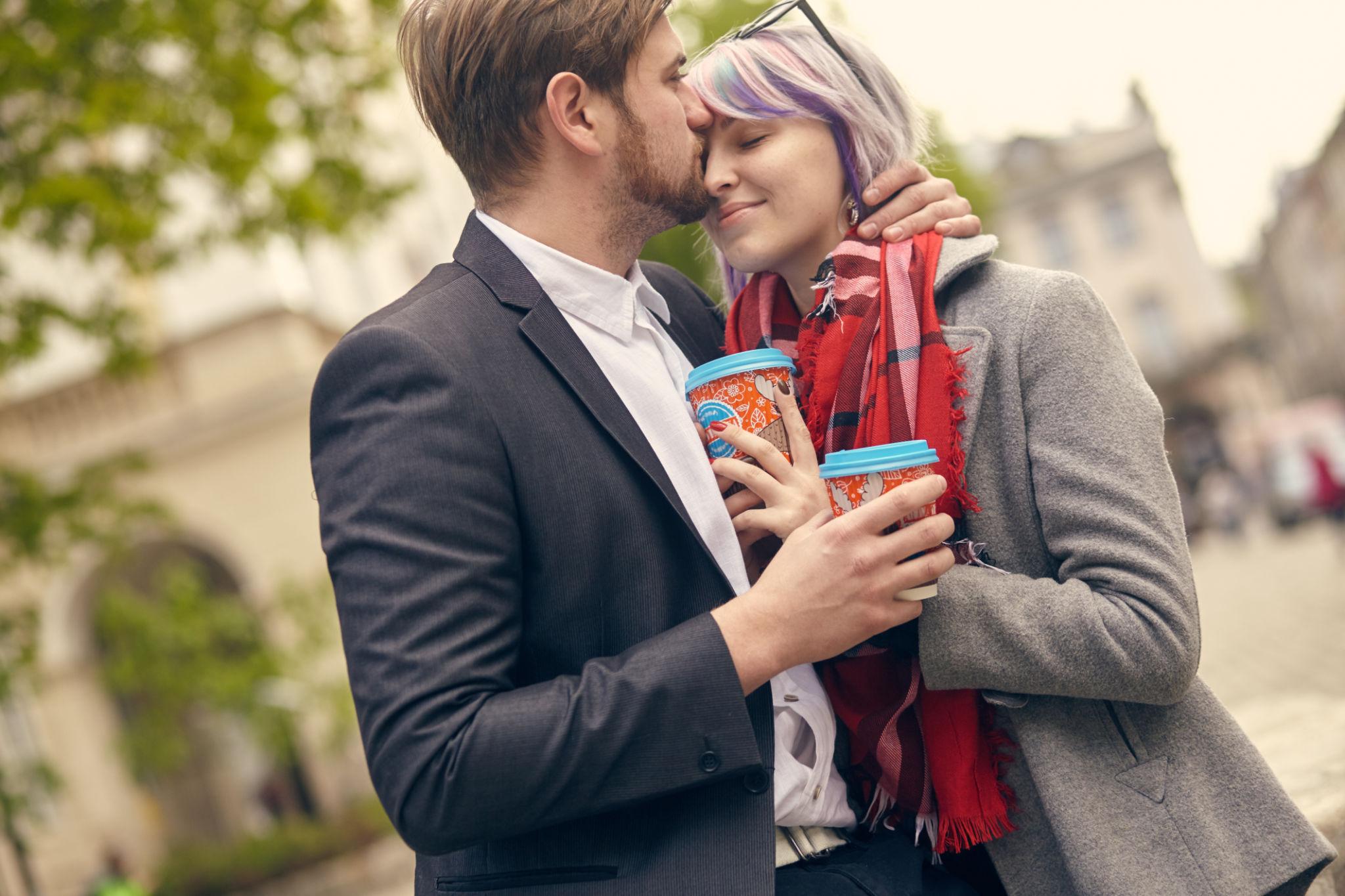 Picnic pose - Romantic couple poses