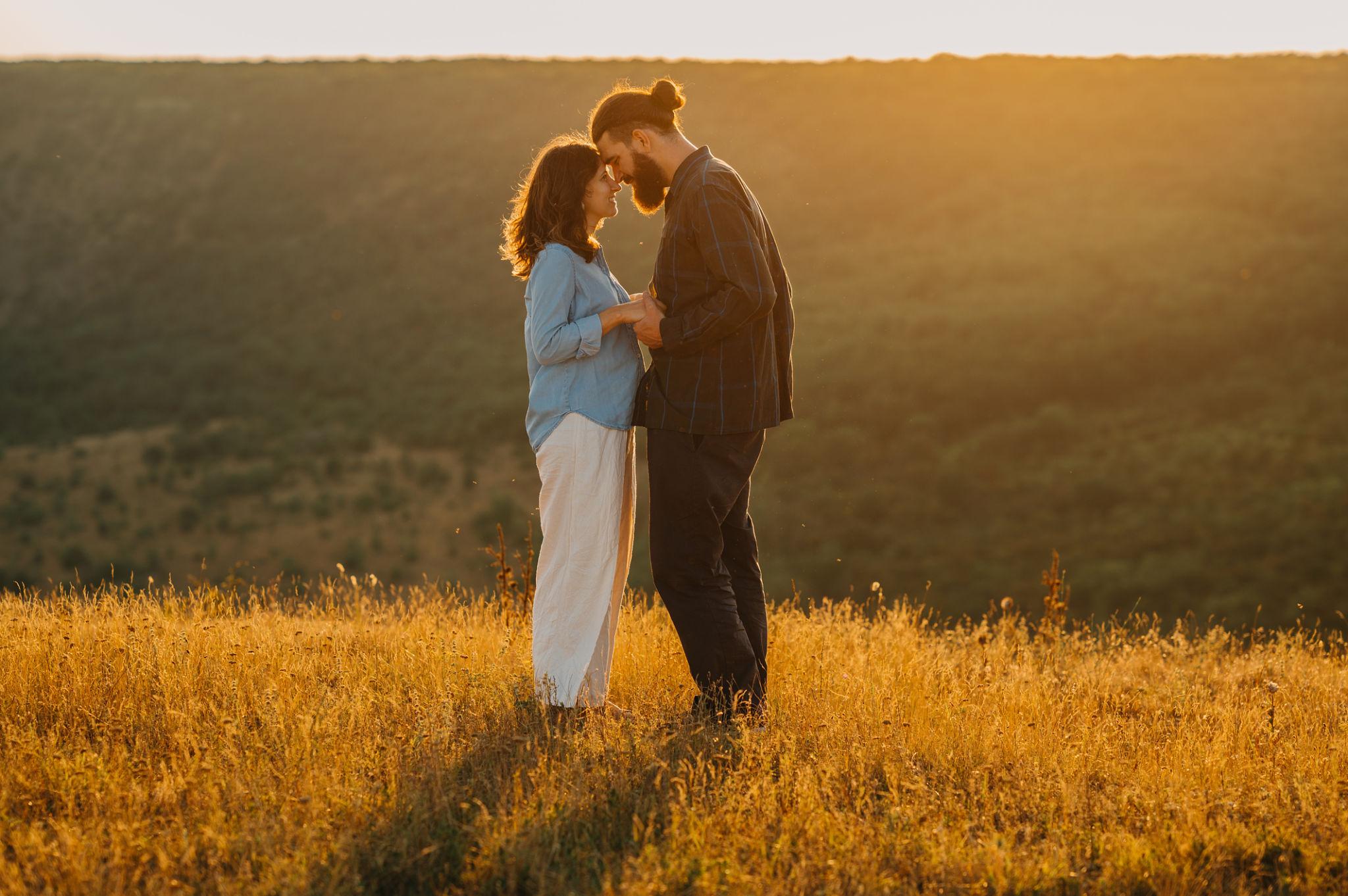 Natural pre wedding couple photography - Pre-Wedding Photoshoot Ideas