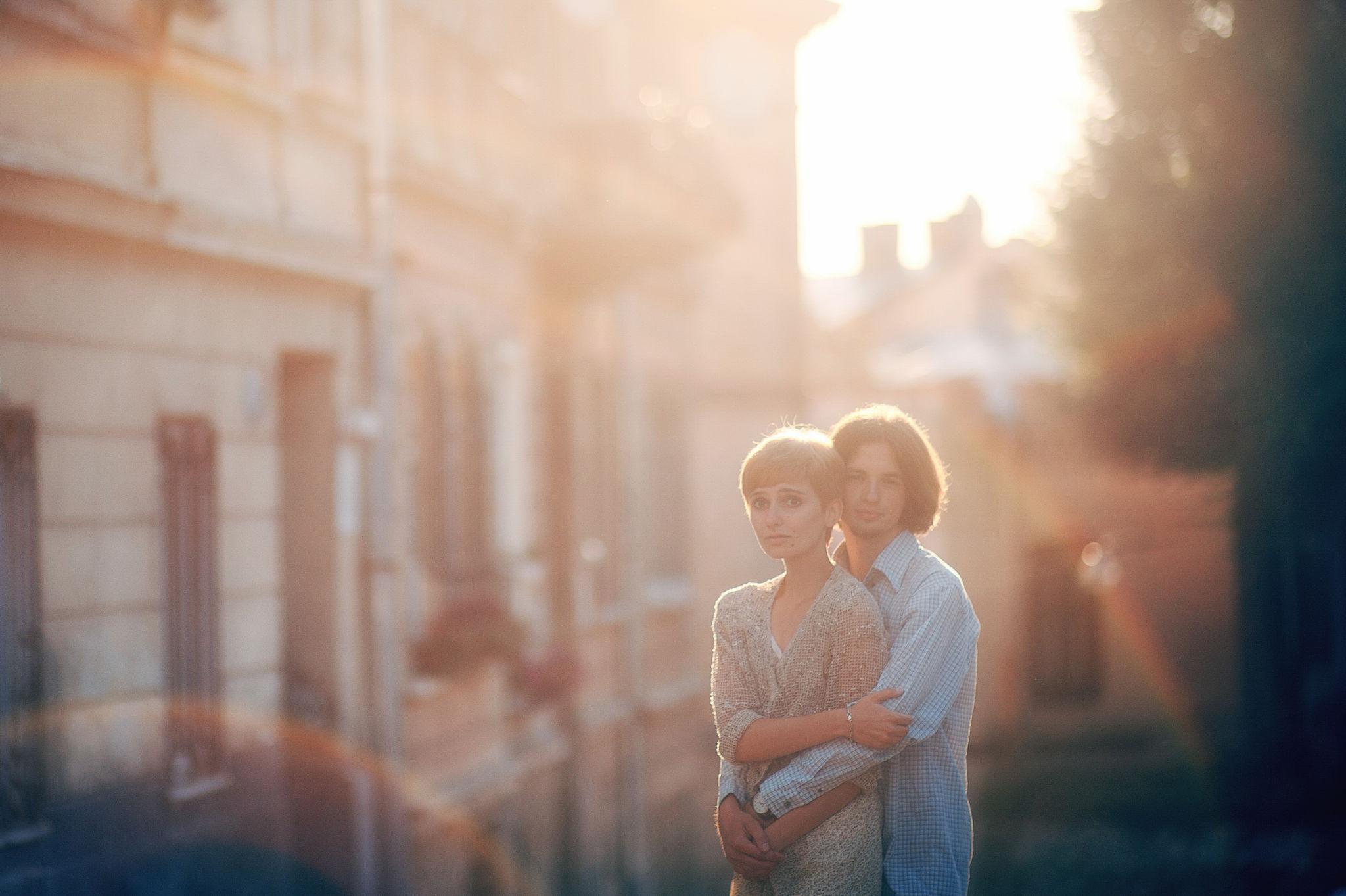 Urban pre wedding photography ideas - pre wedding photoshoot ideas