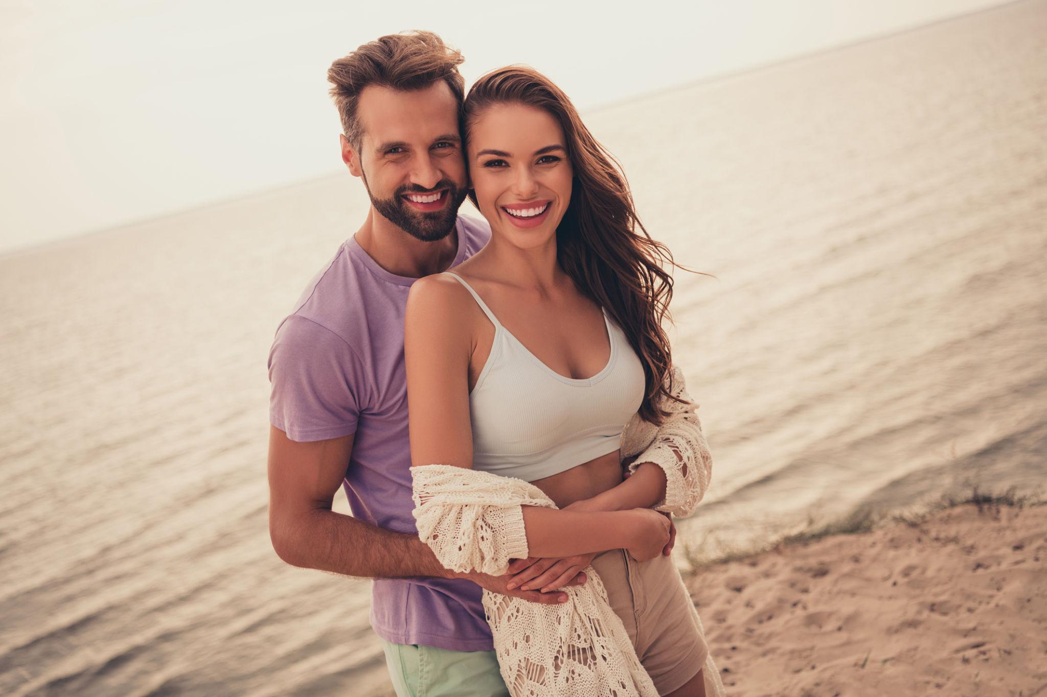 beach couple poses